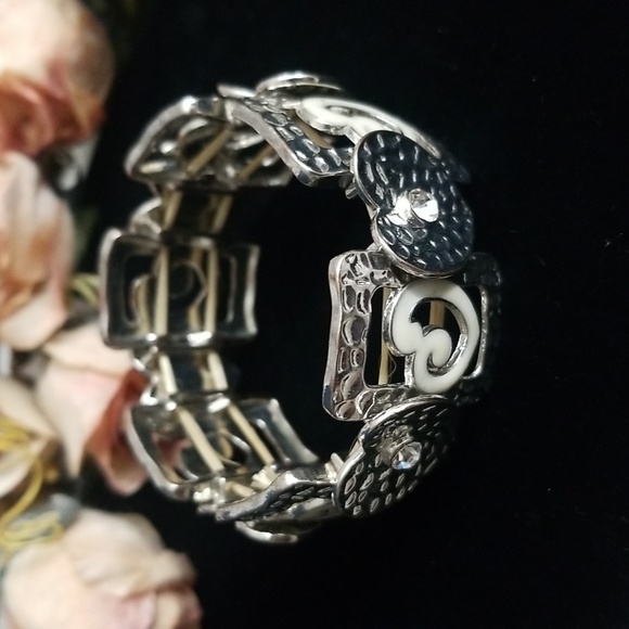 Adorable Hearts & Rhinestone Silver Tone Textured Stretch Bracelet - Picture 4 of 8